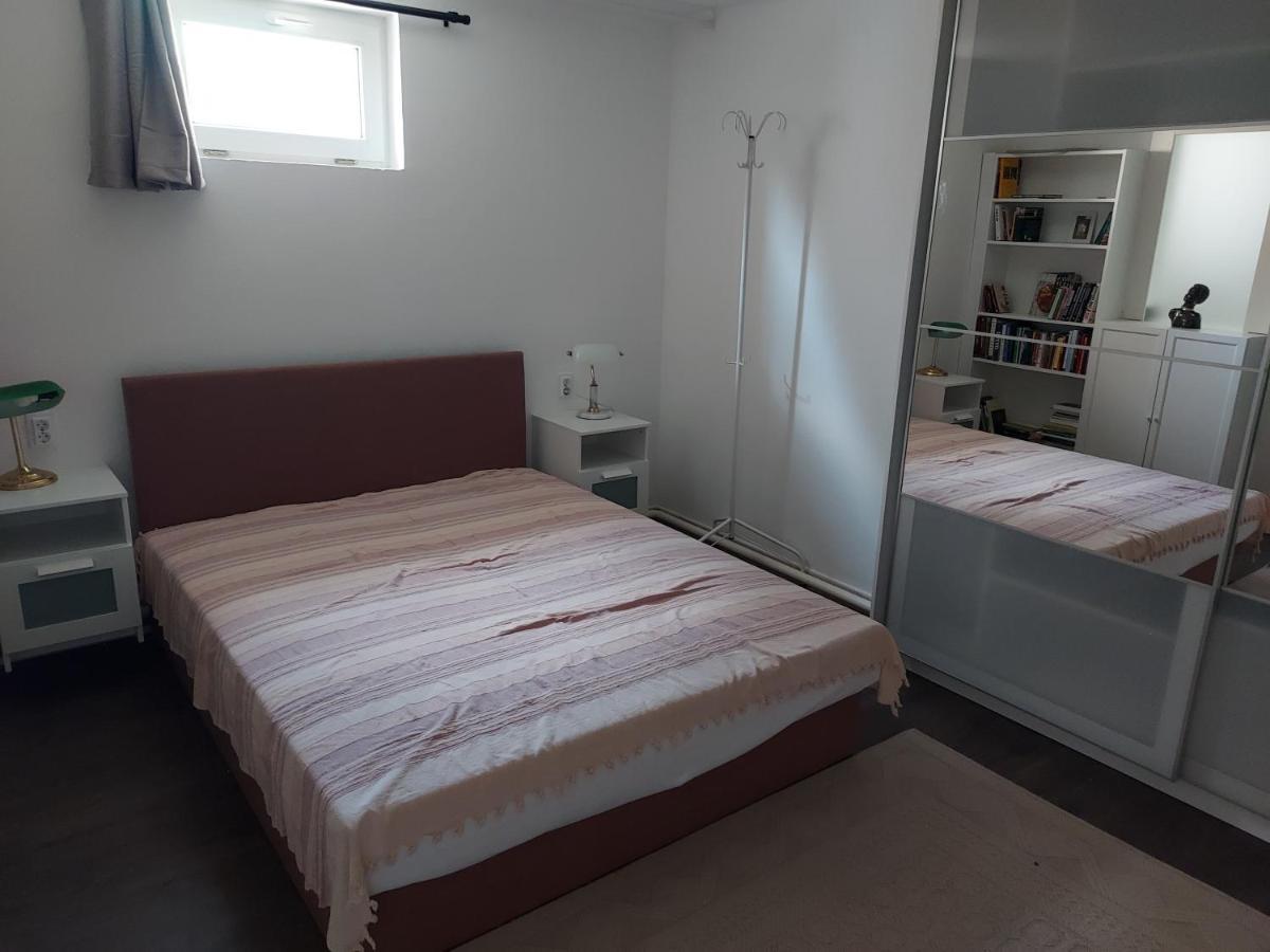 Апартаменти 2+2Szemelyes Apartman Kerttel Секешфегервар Екстер'єр фото
